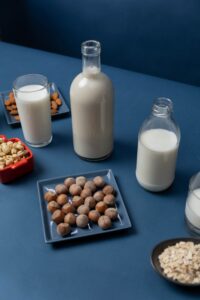 Bebidas vegetales: diferencias, tipos y por qué las de frutos secos pueden ser una mejor opción que las de cereales